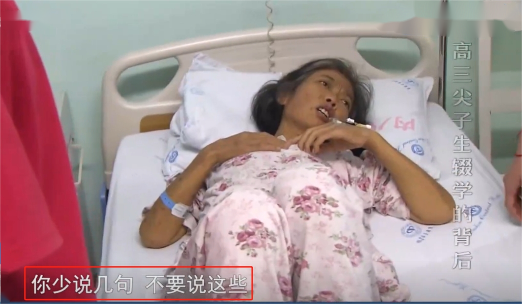 9月开学第一天,谭霞带着所有的资料来到学校,在办公室门口徘徊了将近