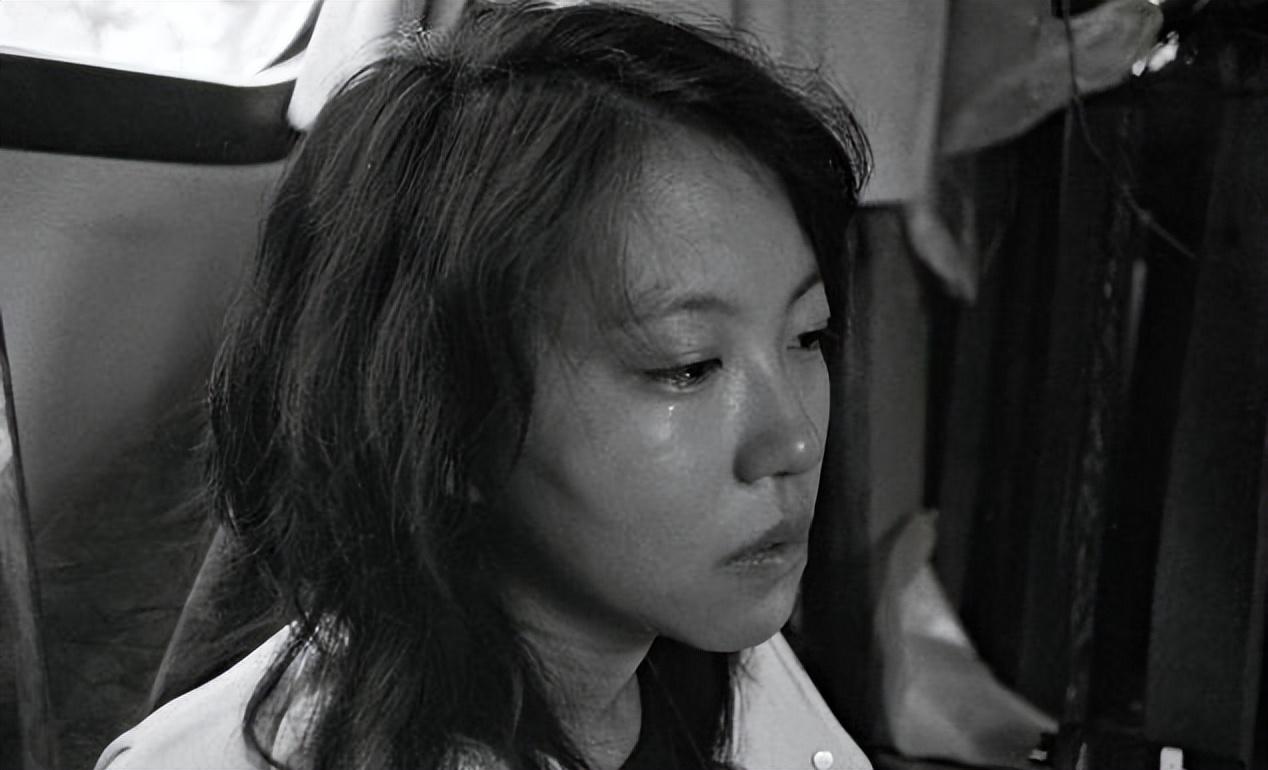 45岁女人自述:和丈夫分房睡8年,各自有了恋人,却坚持不离婚