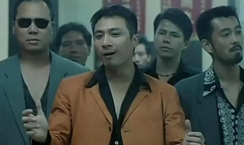 这个时候的吴镇宇事业也有了起色,相继出演了《古惑仔之人在江湖　抖