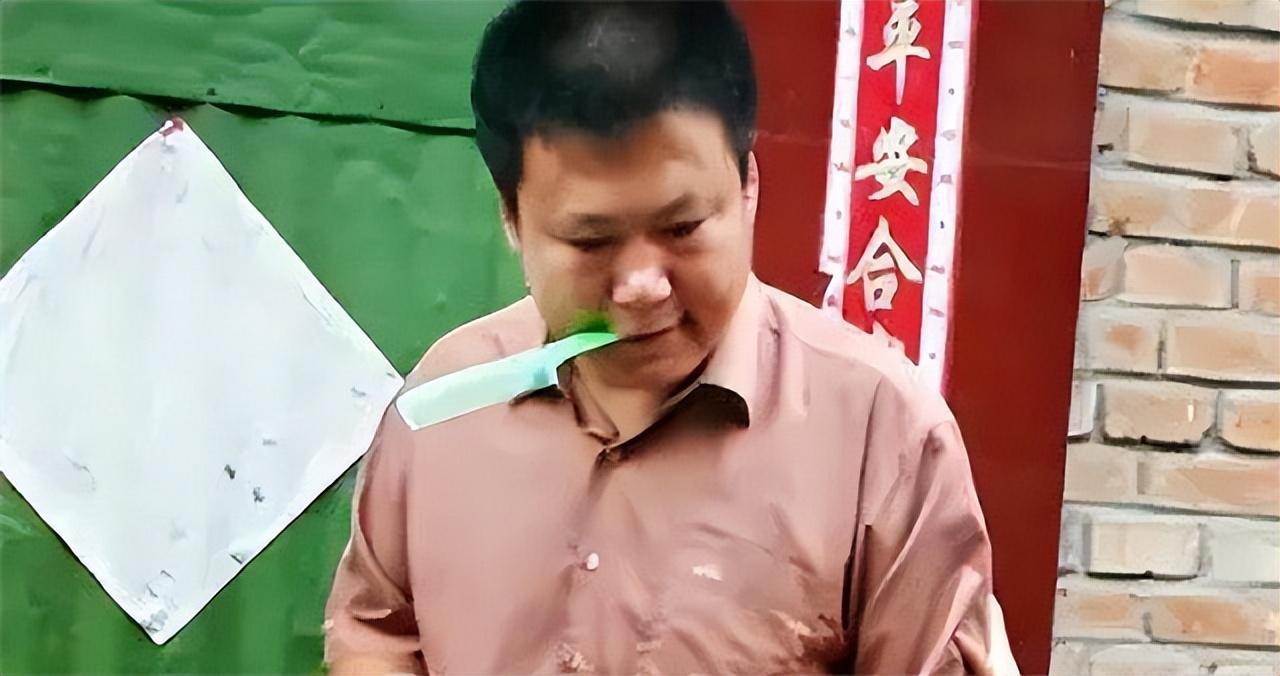 回顾:轰动一时的5胞胎:父亲劳累过世,孩子们已20岁在上大学