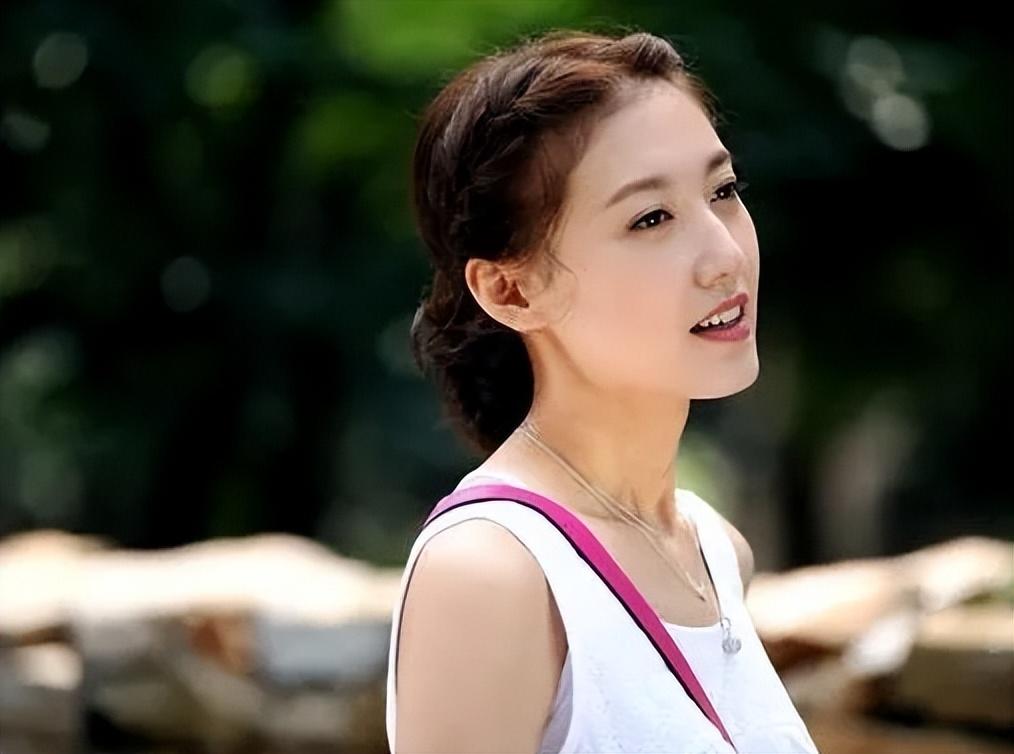 直到大三那年,电视剧《阳光丽人》开拍之前,导演来中戏第一眼就看中了