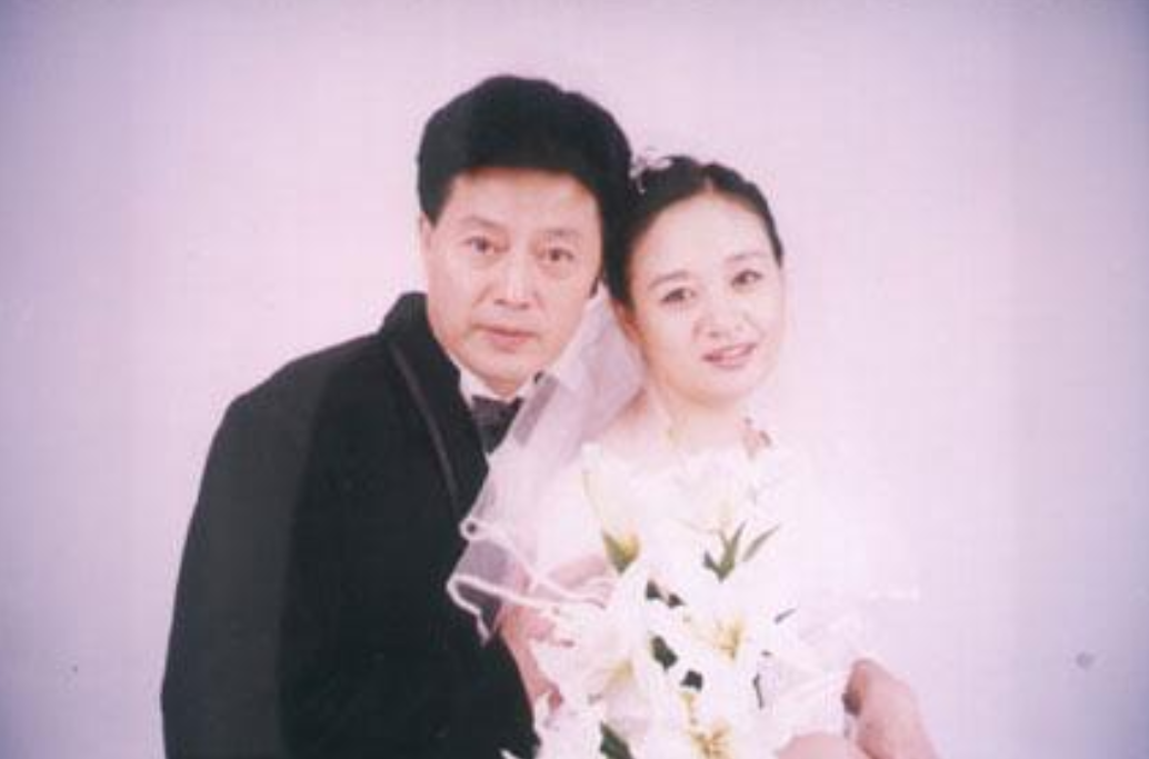 回顾伍宇娟:初恋贾宏声跳楼,丈夫因谣言将她抛弃,如今过得怎样