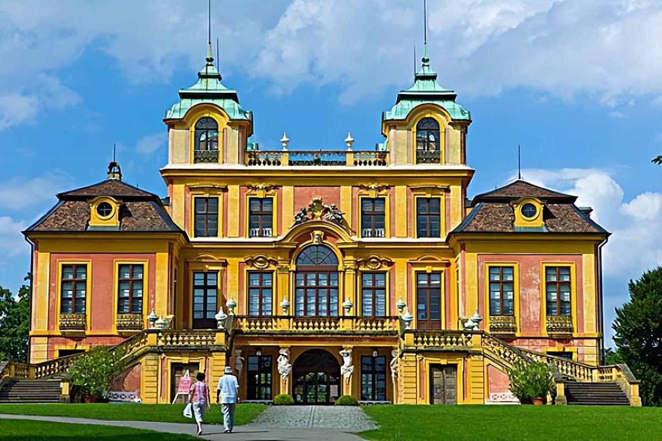 德国巴洛克式建筑:温泽尔小宫的墙壁上布满浮雕,院里还有大花园