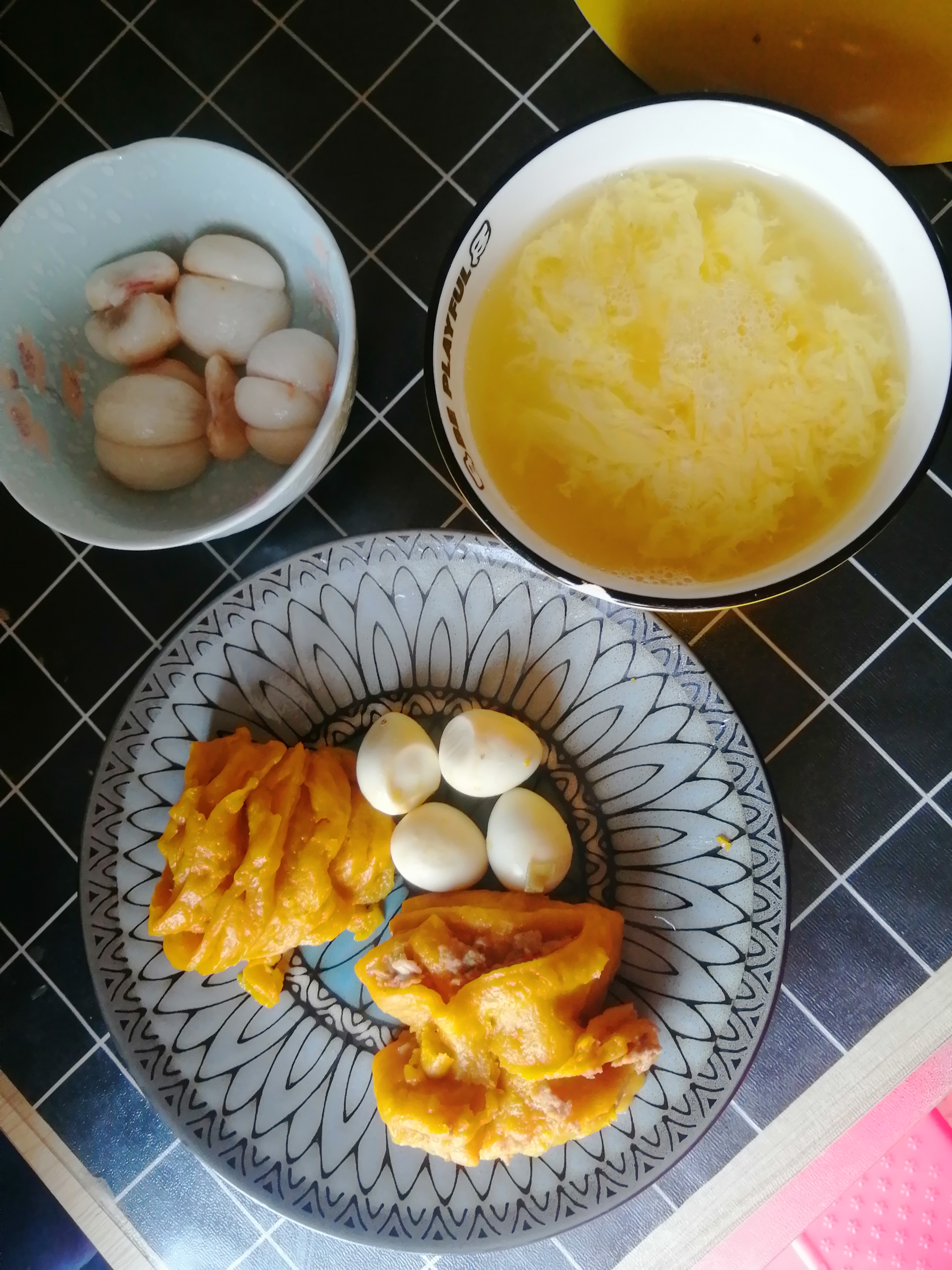 说说鸡蛋水吧从我记事起奶奶好像就喜欢喝鸡蛋水把鸡蛋打碎到碗里