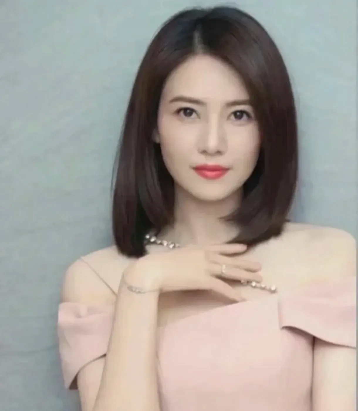 发型图片40岁女人发型图片大全四十岁直发四十岁女人发型图片卷发直发