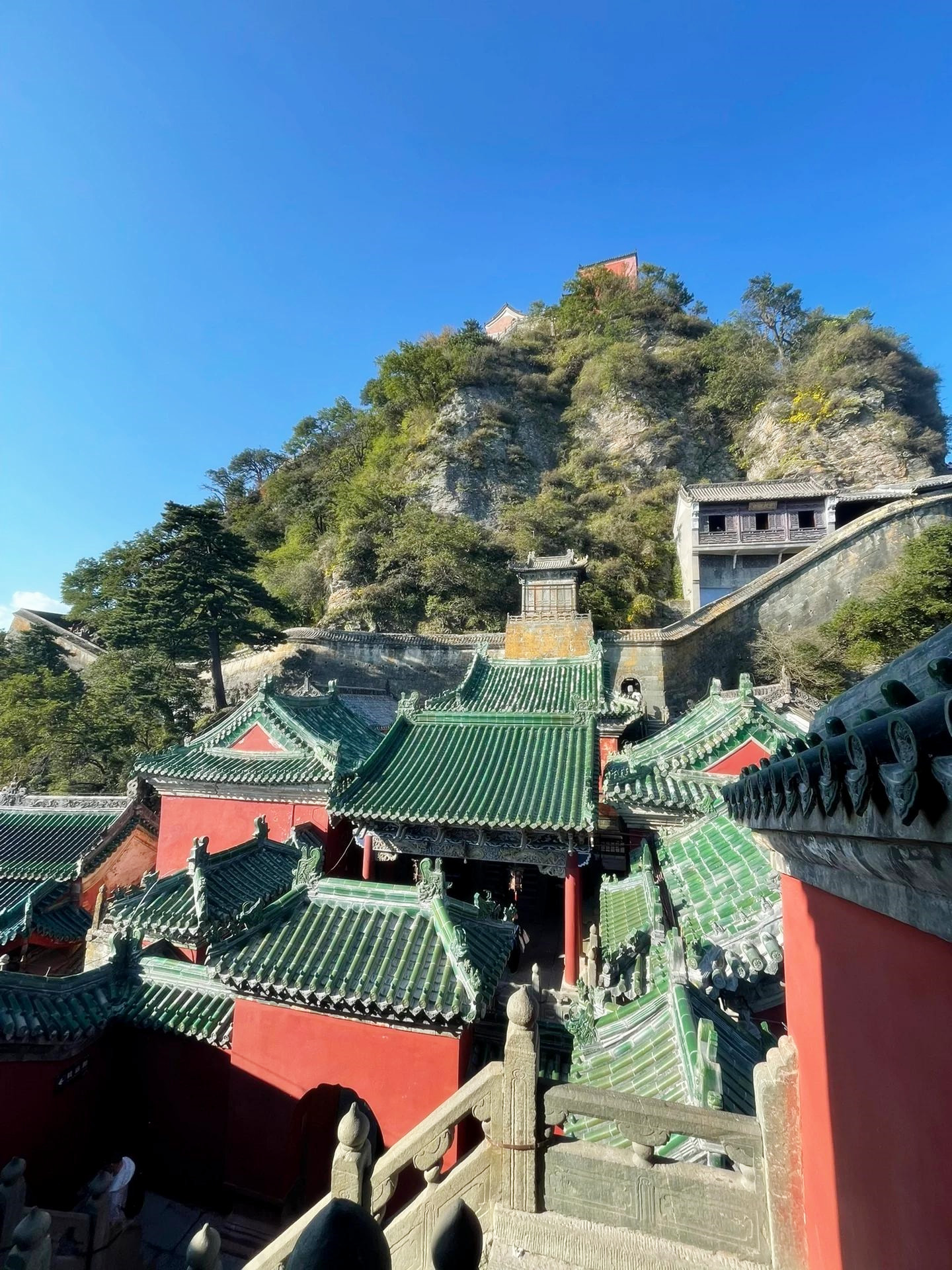 武当山旅游攻略  当我第一次踏上这片神奇的土地,我就被它那壮丽的