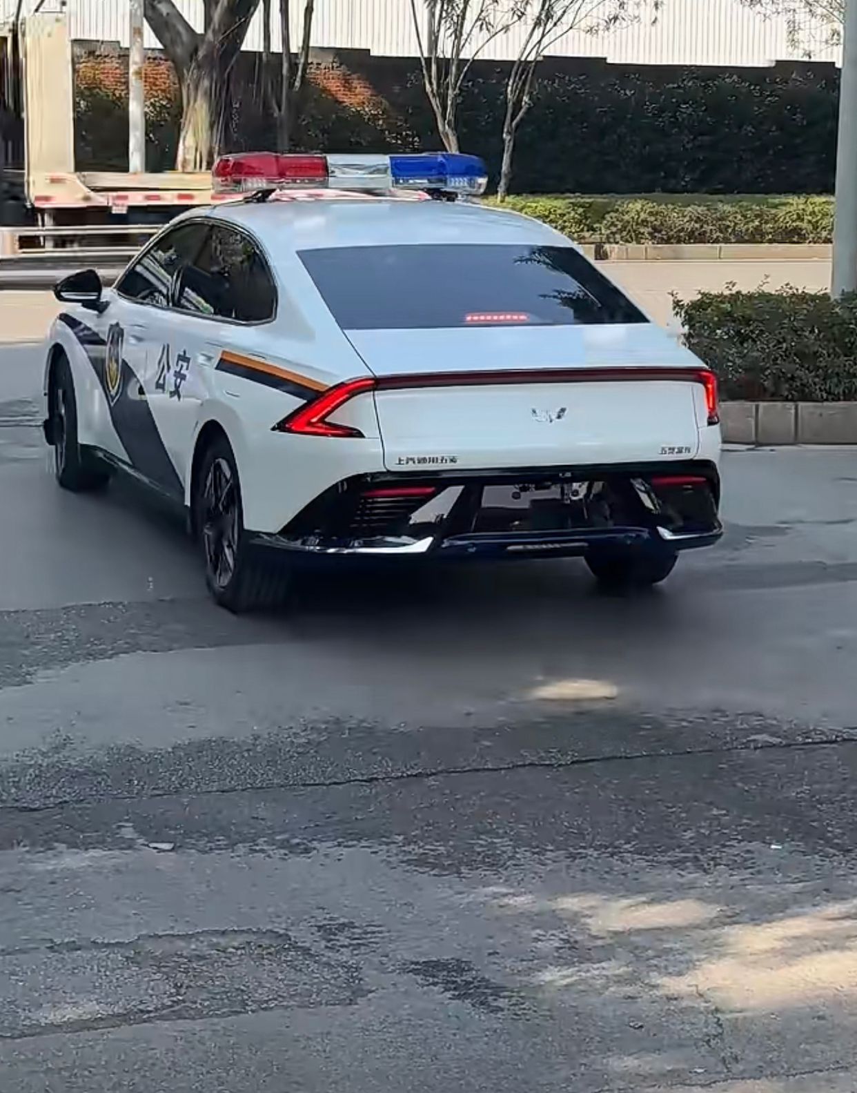 穿上制服的五菱就是帅啊