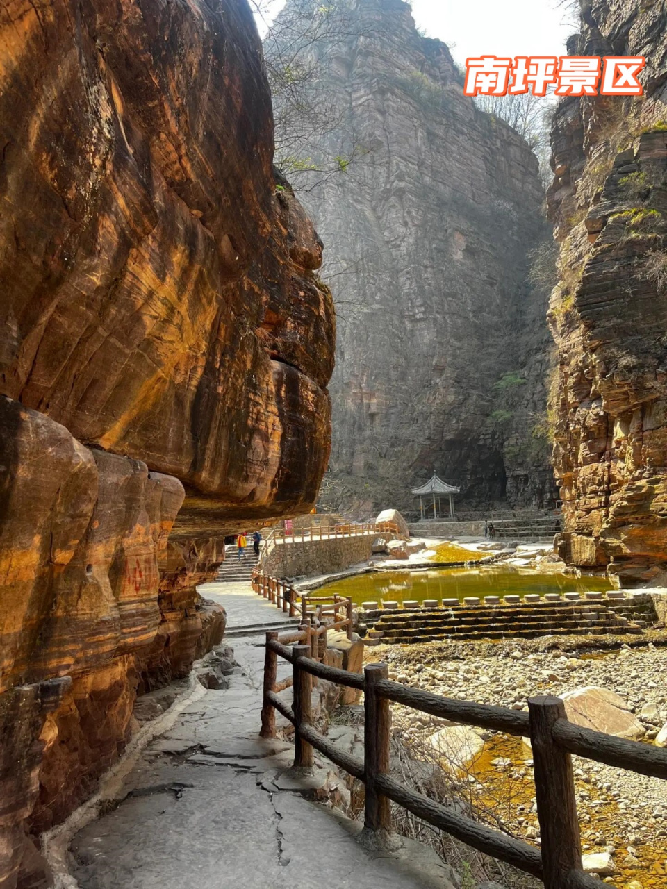 河南万仙山:探寻传说中的仙山之地  万仙山景区位于新乡市辉县市沙窑