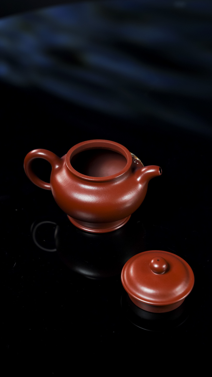 紫砂茶具,一种源自中国江苏宜兴的传统工艺品,由陶器发展而来,具有