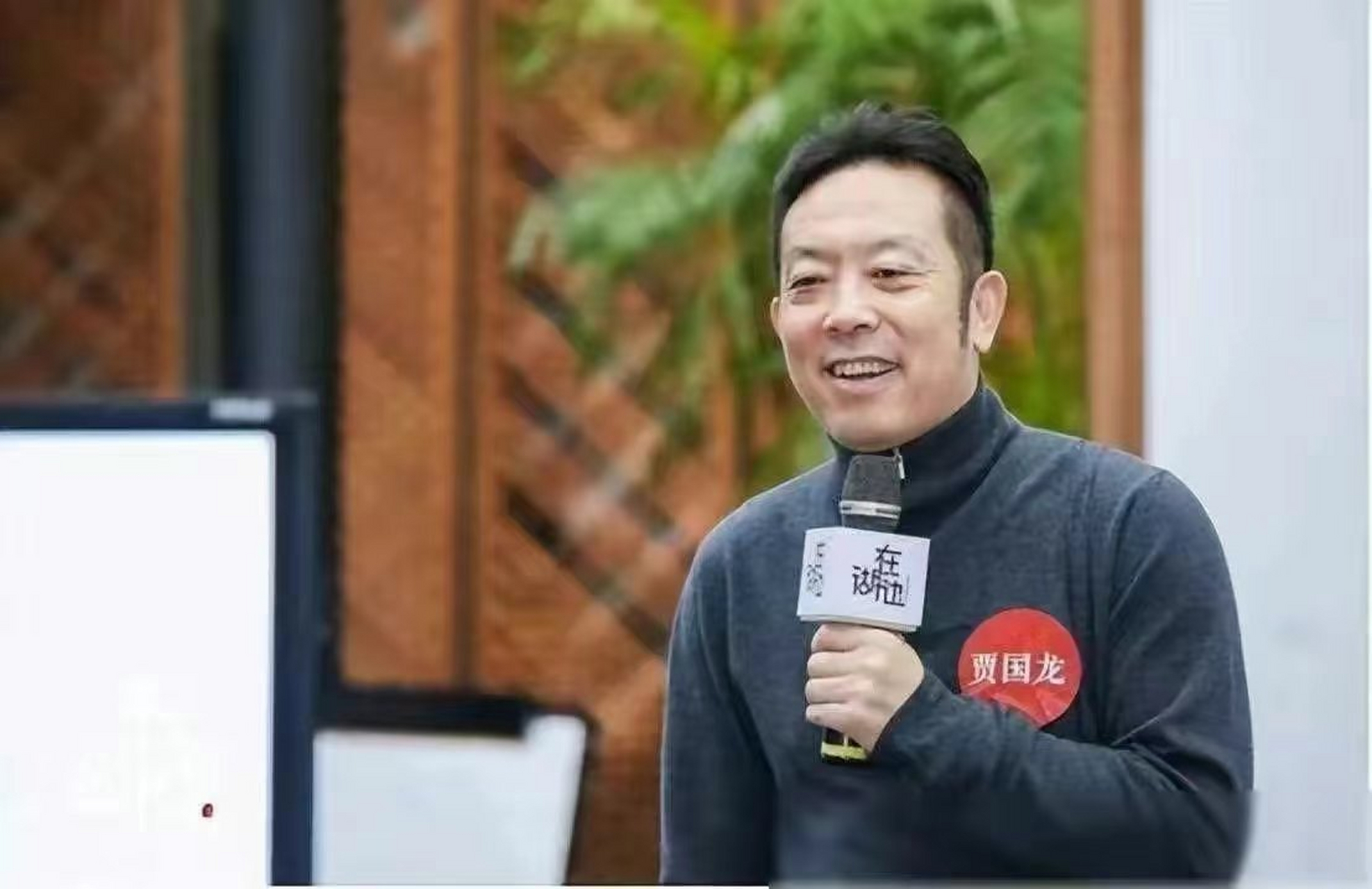 2020年9月5日,西贝莜面村创始人贾国龙在谈及996时,语调轻蔑地指出,"