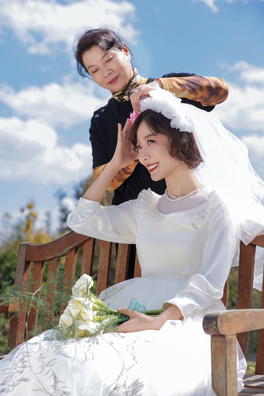 穿婚纱的王珞丹# 王珞丹称五一假期后被老板叫到办公室.