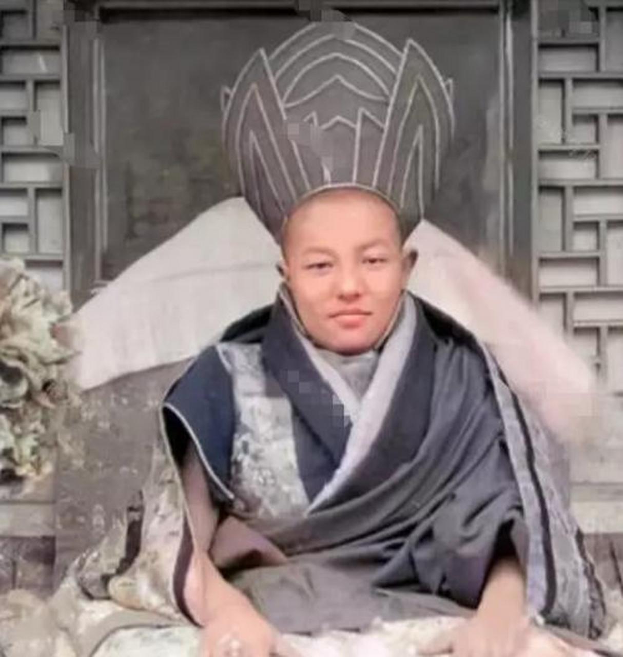 1943年,向国家捐献30架飞机,一万多张羊皮的五世嘉木样活佛——丹贝坚