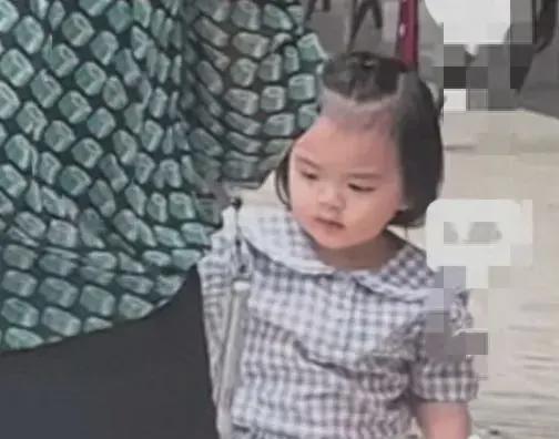 郭碧婷女儿正脸曝光,小奶皇超像爸爸向佐,圆脸可爱,十分讨喜!