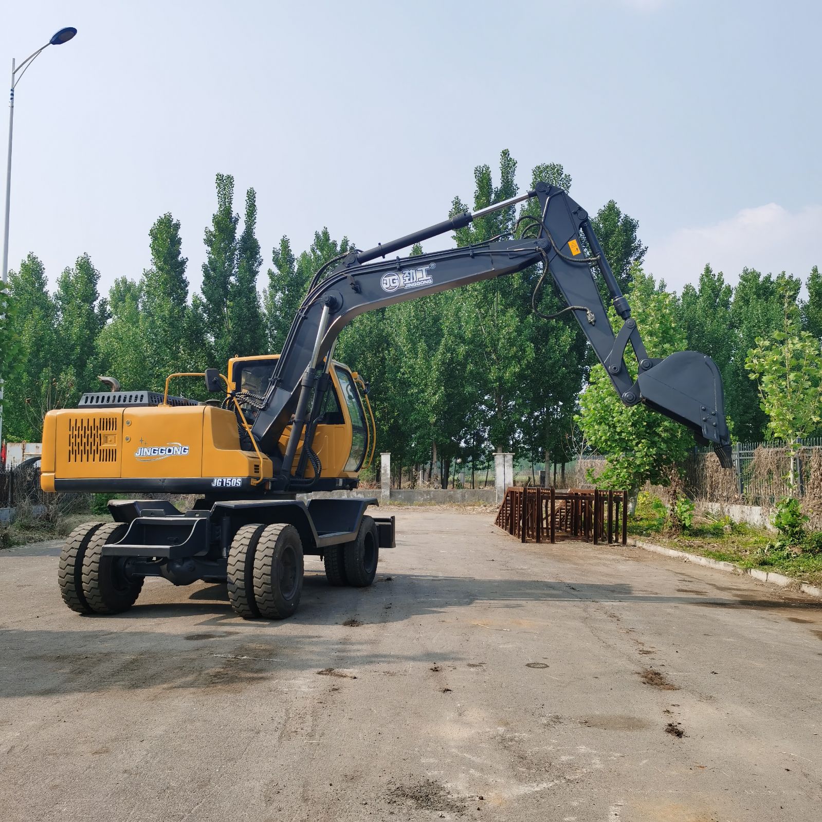 急售鲁宇100 轮式抓木机 夹木机 挖土机 抓垃圾 皮轮挖机 钩机