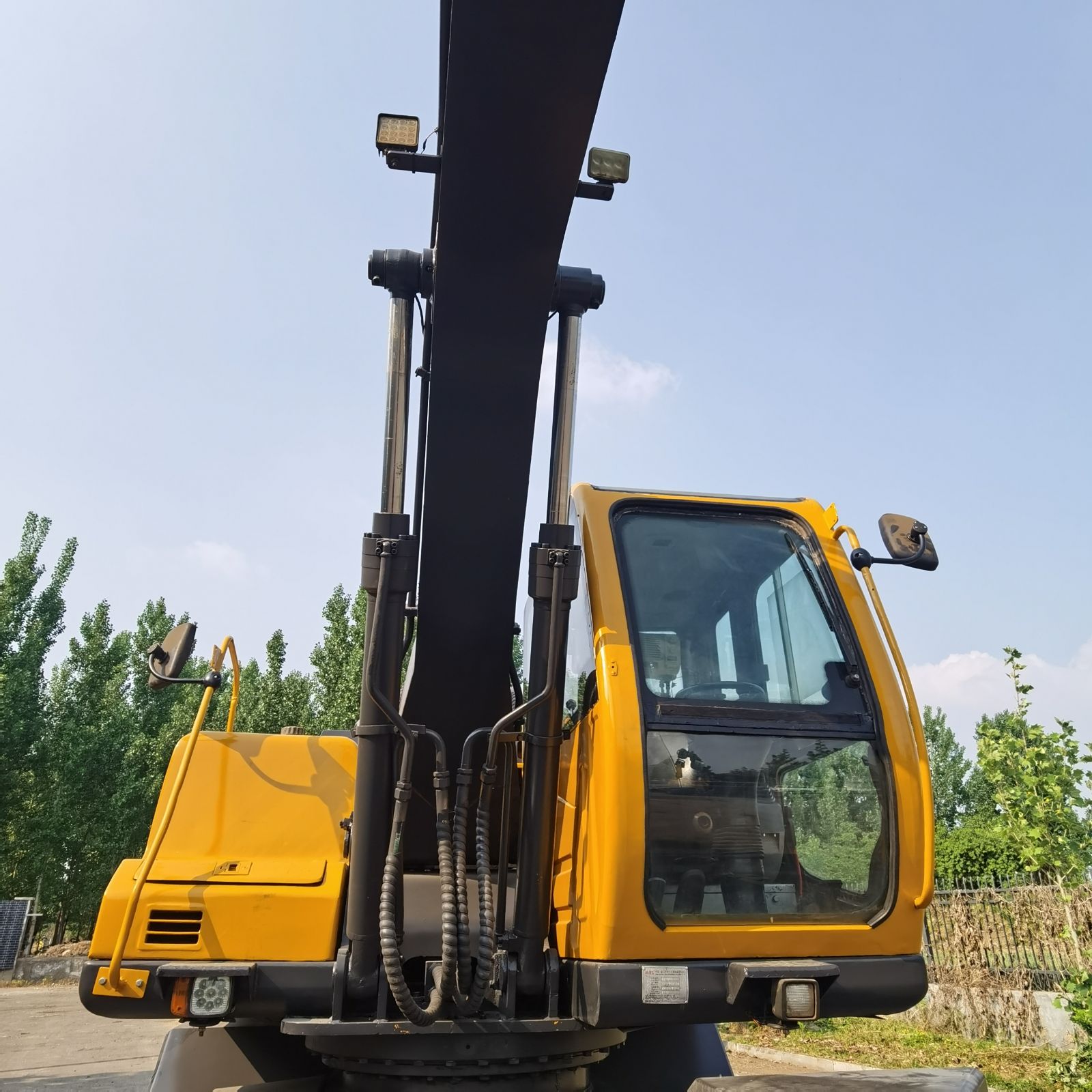 急售鲁宇100 轮式抓木机 夹木机 挖土机 抓垃圾 皮轮挖机 钩机