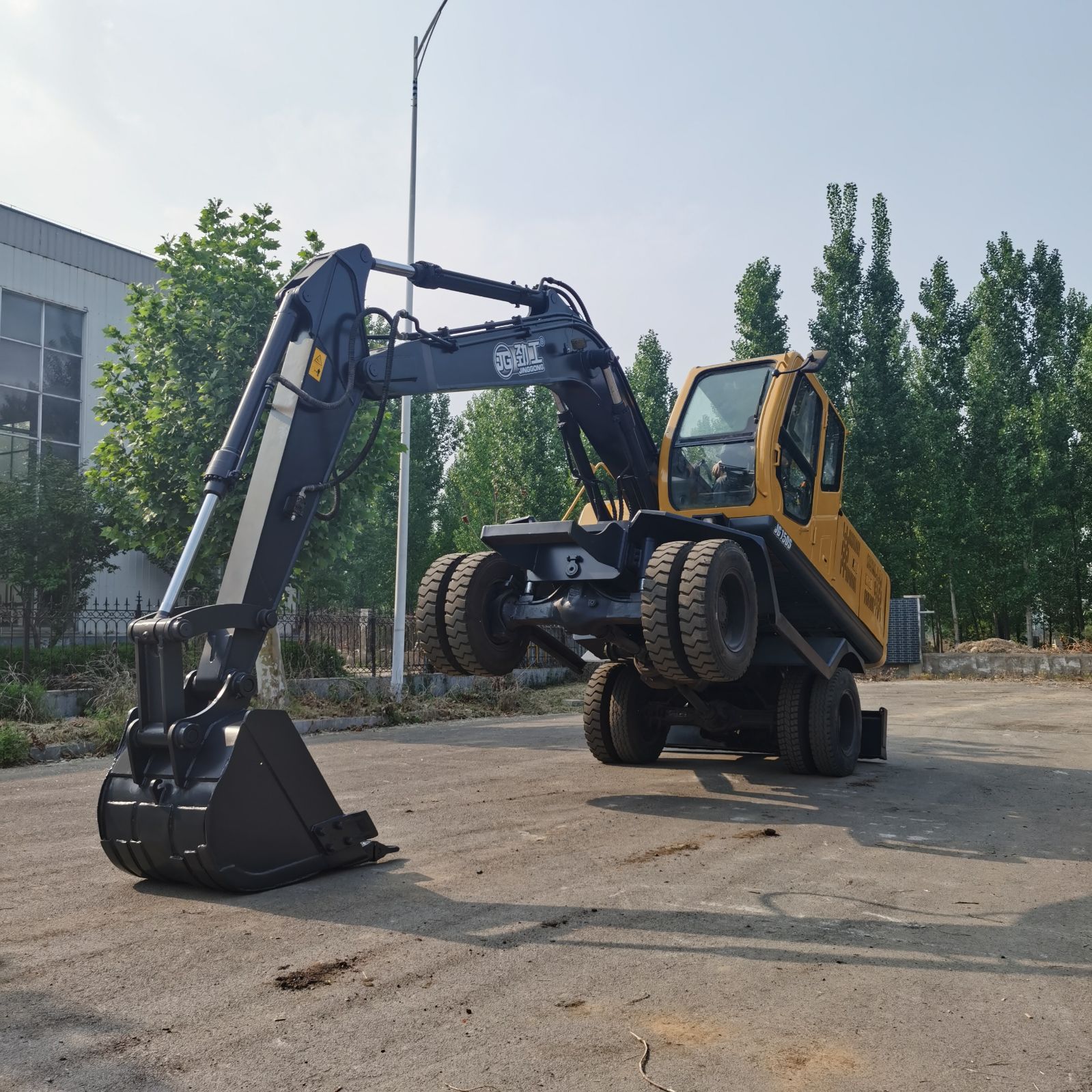 急售鲁宇100 轮式抓木机 夹木机 挖土机 抓垃圾 皮轮挖机 钩机