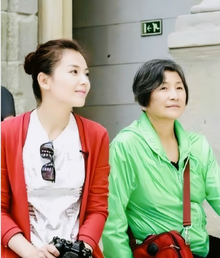 刘涛感慨郑佩佩:时光荏苒,情感如初