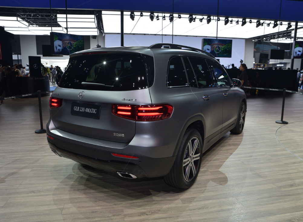 奔驰"妥协了"!从30万跌至19万,四驱 大7座,还看啥本田crv