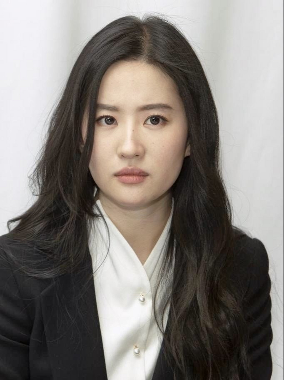 刘亦菲正面怼脸照,原来女神脸上这么多痣啊.