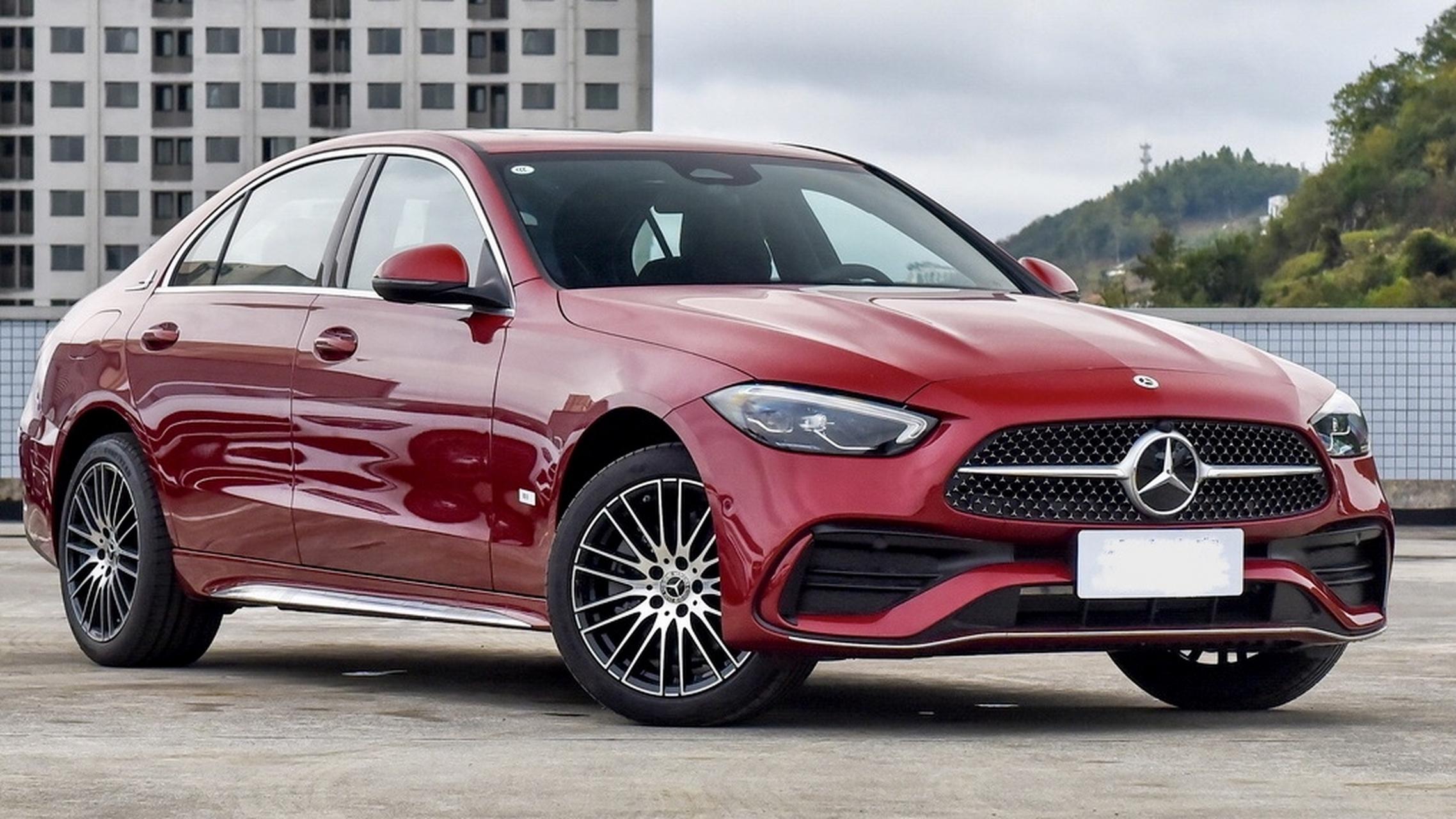 2024款奔驰c级实车外观分享,红色车身更显运动休闲#动态连更挑战