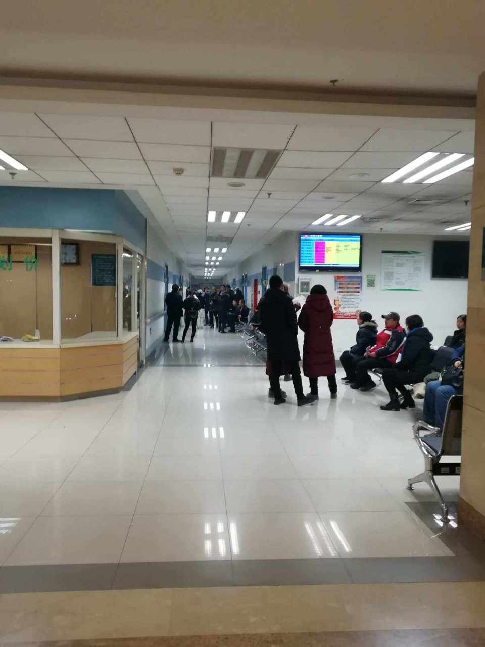 5月7日上午,一起持刀行凶案件在云南省昭通市镇雄县人民医院城南院区