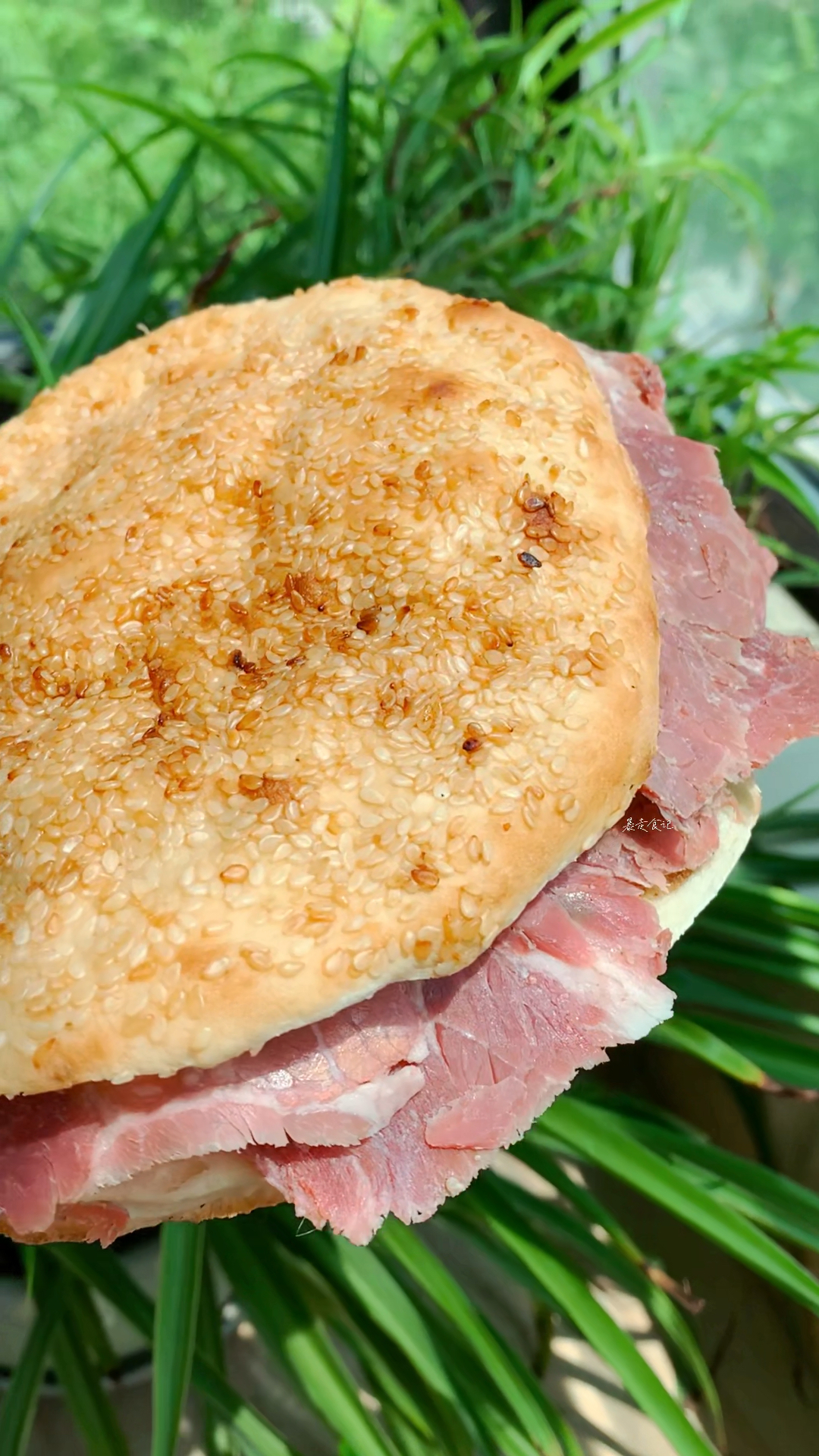 河南豫东名小吃,烧饼夹肉你有多久没吃了?到底是谁爱吃烧饼夹肉