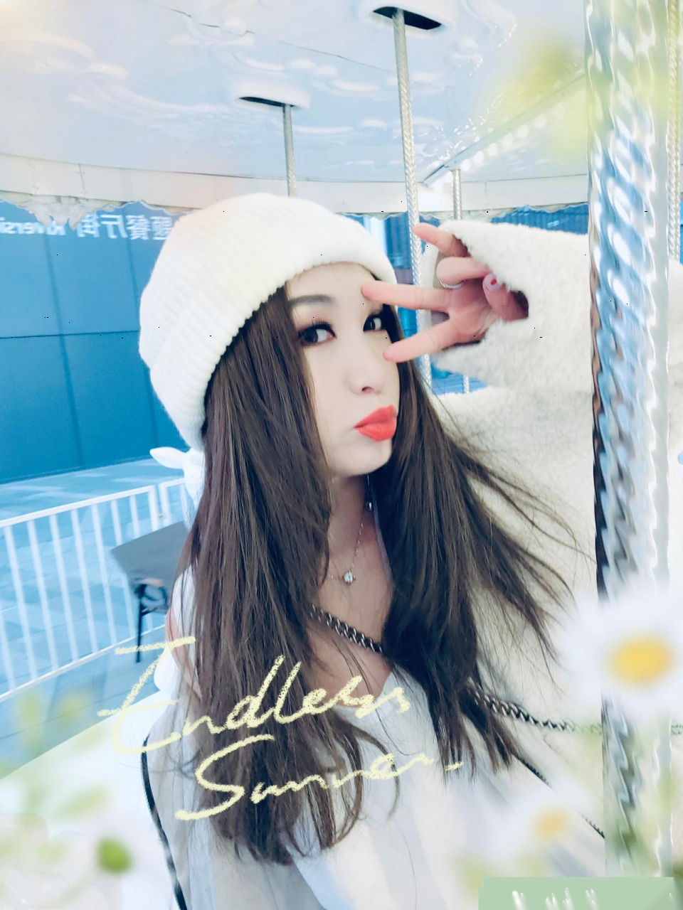 温碧霞真把自己当少女了,卡哇伊风穿搭嫩回18岁,说她55岁都不敢信了