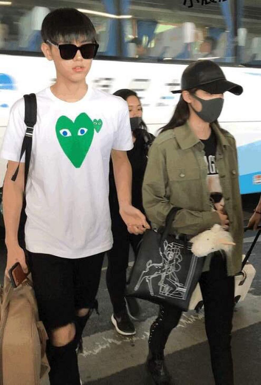 欧阳娜娜有多好,看了这个小细节,终于明白了,陈飞宇遗传了妈妈陈红的