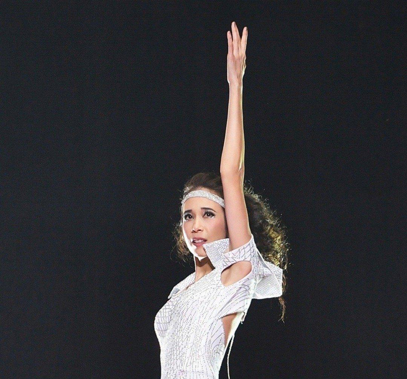 51岁莫文蔚也太瘦了