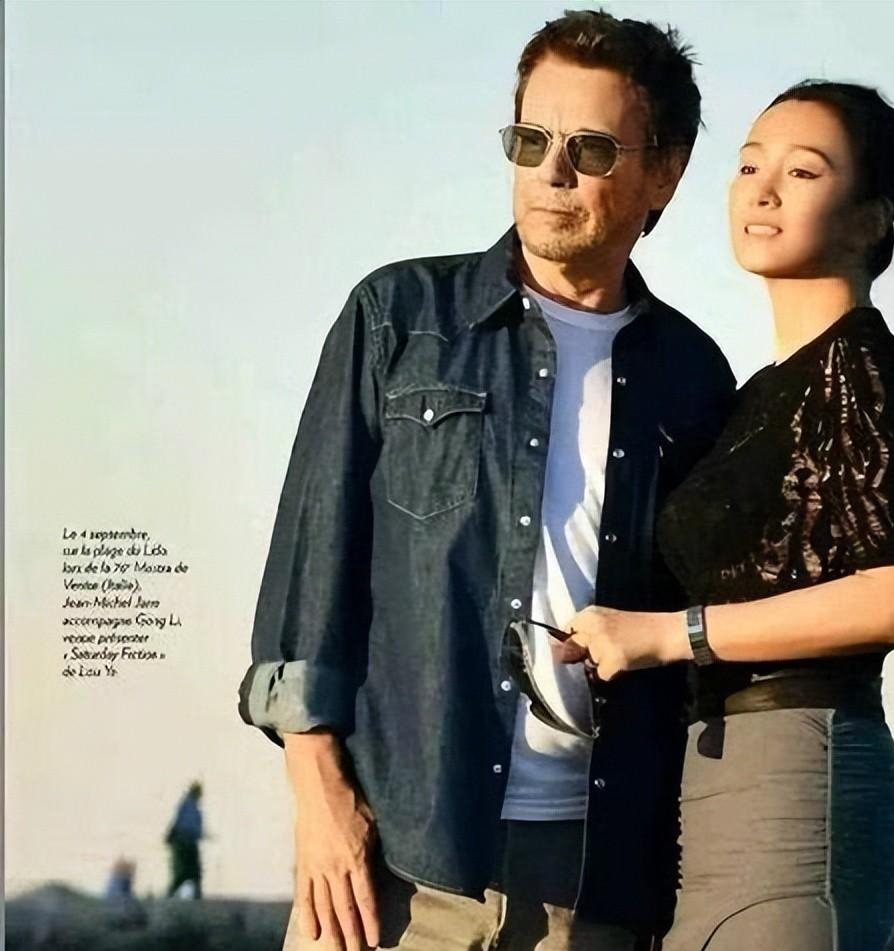 法国晚宴这一晚,马克龙夫妇作伴,被丈夫十指紧扣,巩俐又赢麻了