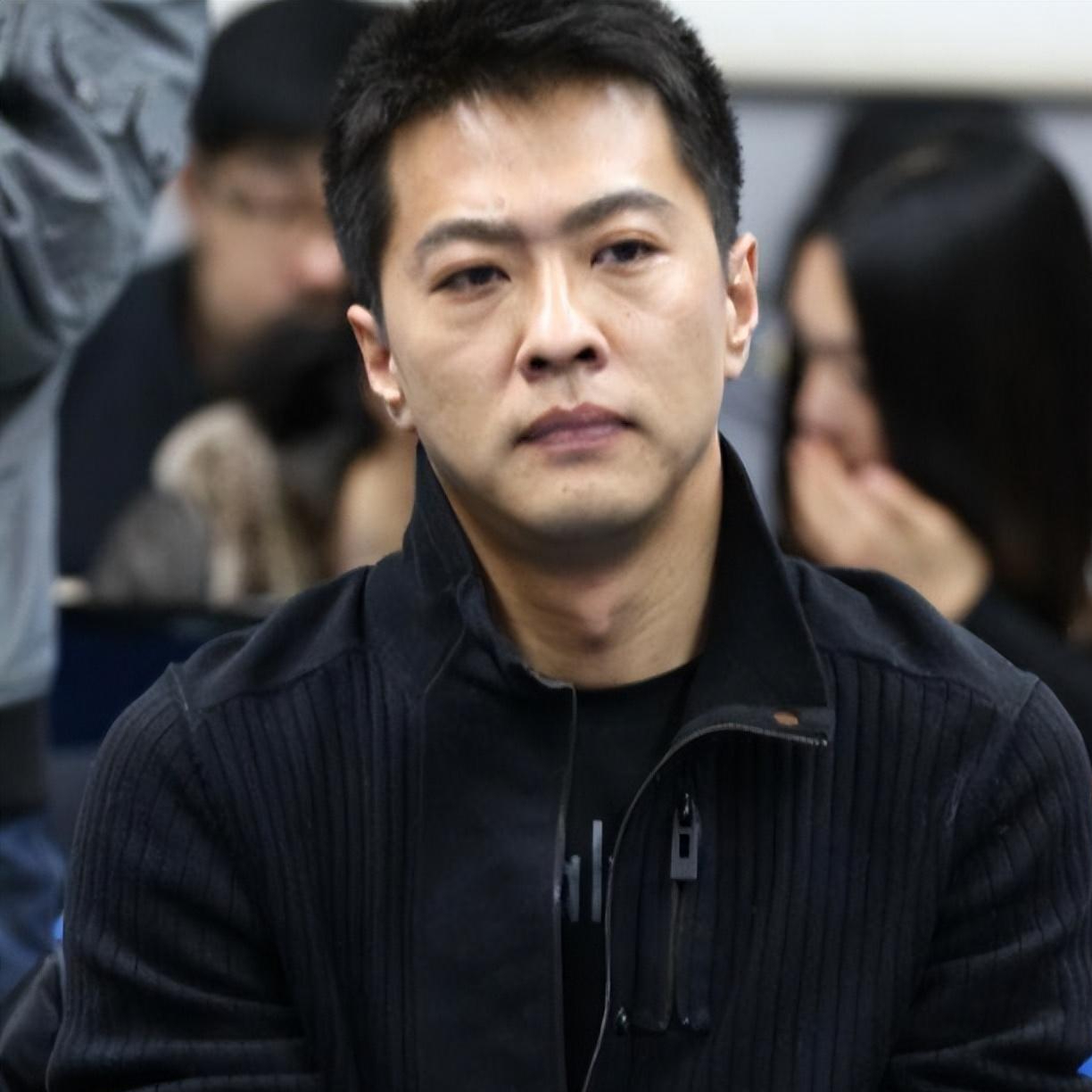 回顾央视主播顾国宁,父亲病逝又离婚,44岁离职央视开启第二人生