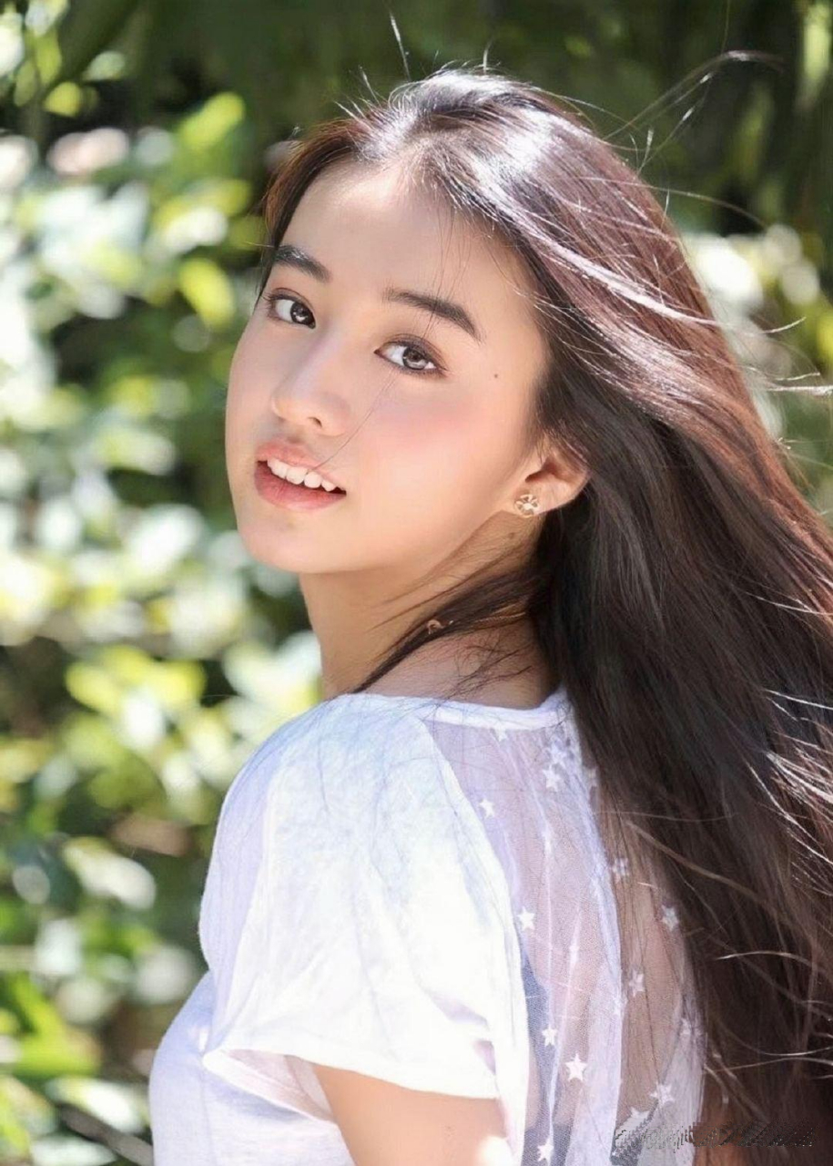 木村光希在阳光下清纯又可爱