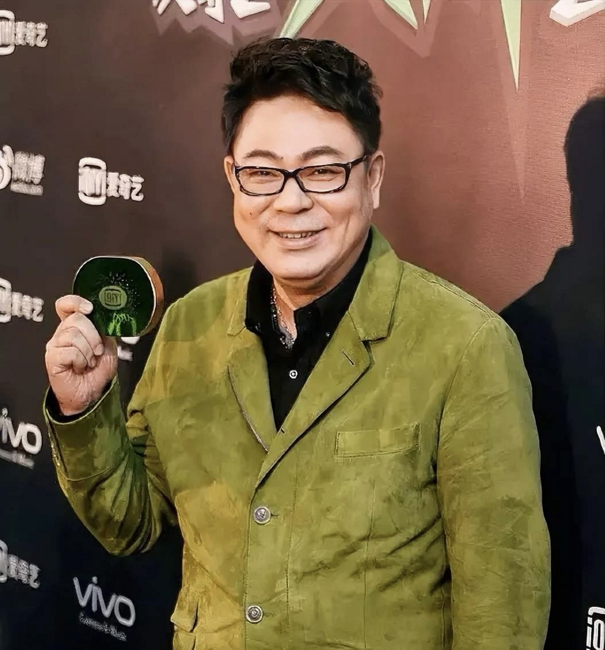 《家有儿女》中夏东海扮演者高亚麟被暴出轨家暴  娱乐圈太脏了.