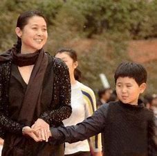 倪萍的儿子和女儿现状图片