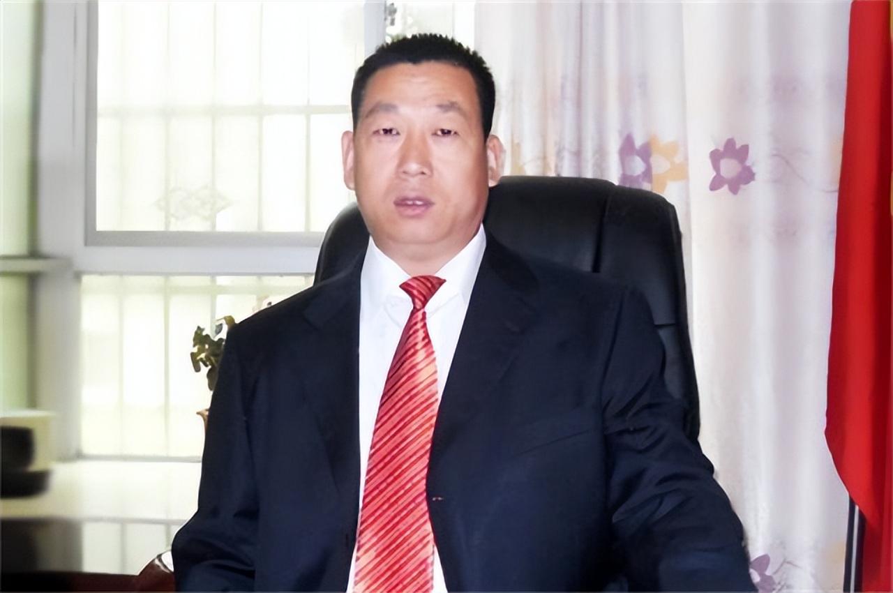 很快,葛七宝涉黑案成为全国扫黑办挂牌的督办案件.