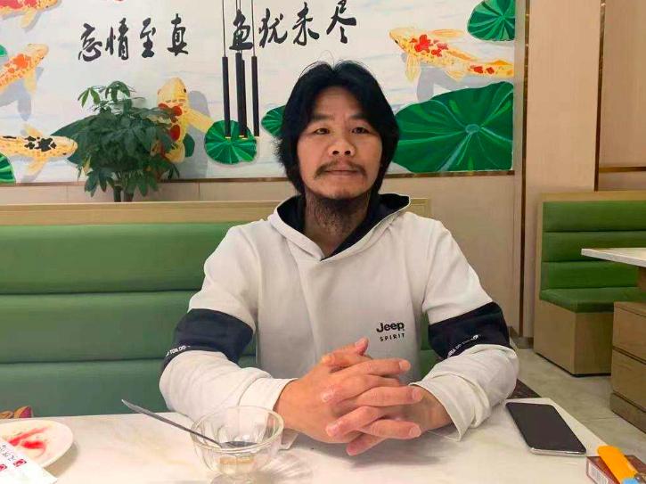 2012年,扬言"这辈子不可能打工"的周立齐,如今怎样了?