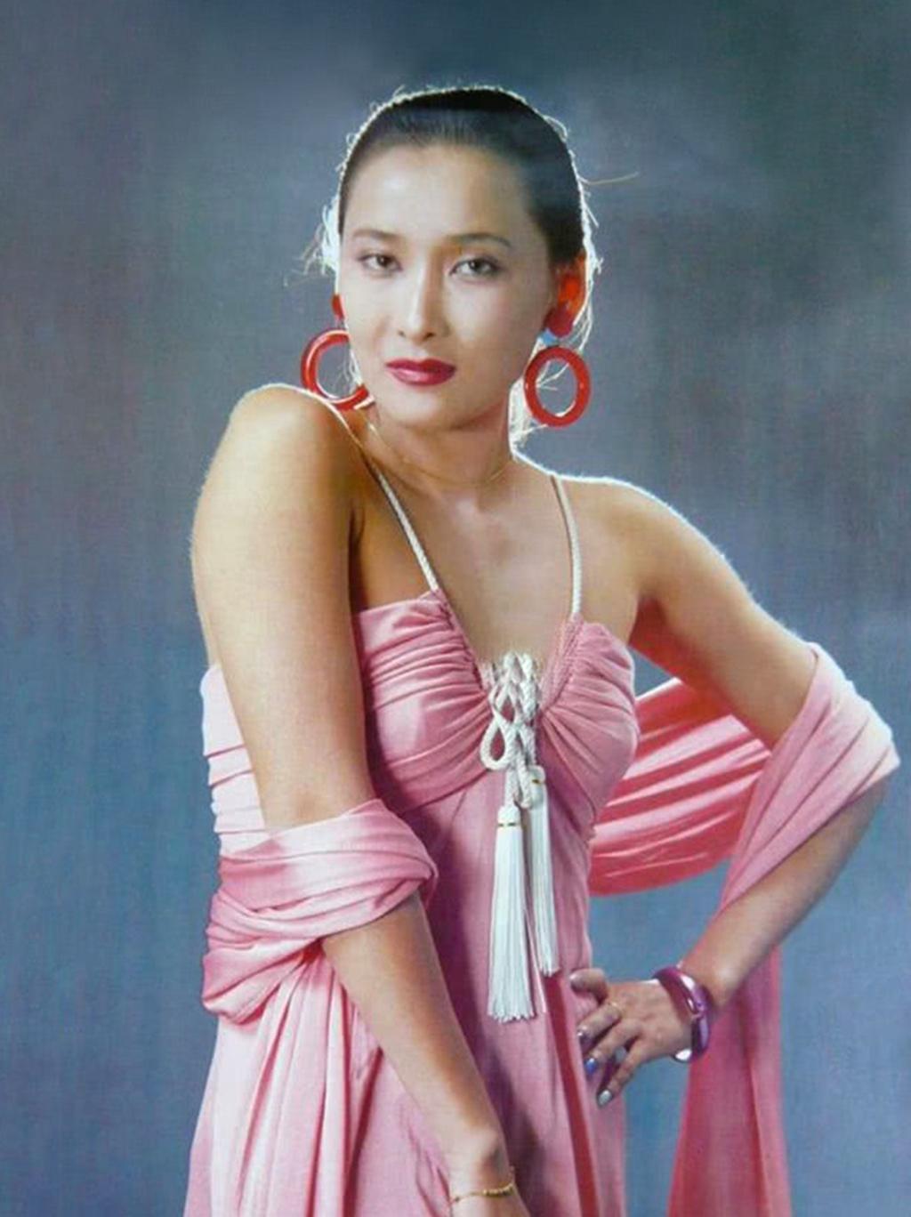 《虾球传》42年演员现状,虾球与牛仔成功转行,阿娣出国名气不再