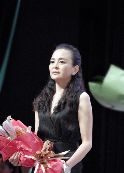 东方闻樱(饰演 贾探春)