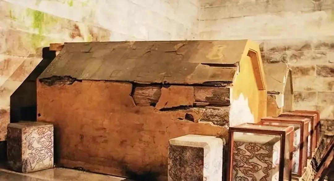 "大行皇帝"是什么意思,清朝帝后驾崩到下葬,要经过什么流程?