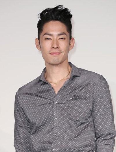 2019年,吴建豪再次迎来了事业的高潮,凭借多年的舞蹈经验出演了《这就