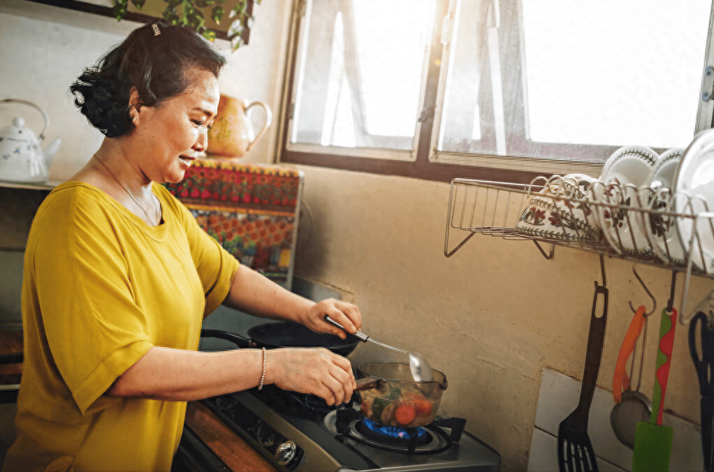 王志强显得有些意外,沉默了一会,才说:"红梅,你听到了什么?