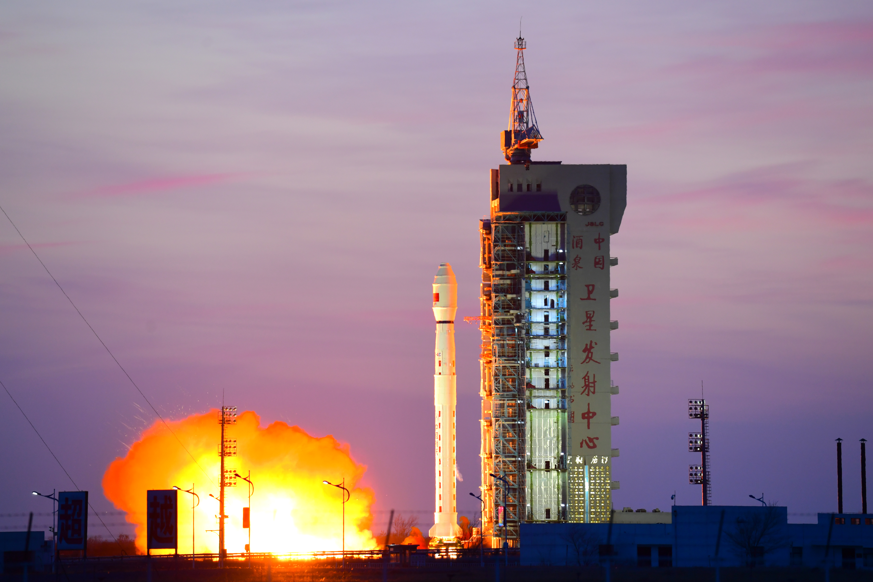 中国雷达卫星实况转播美航母基地,未来战场愈发透明