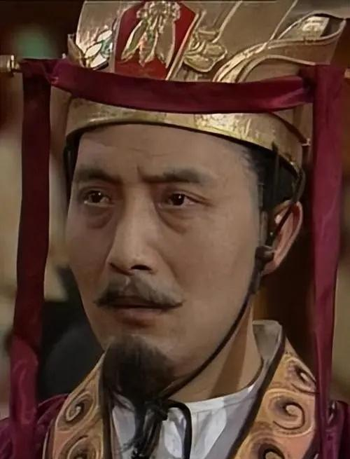 宇文融的政敌们大肆宣扬他的罪状,称他狂妄自大,目无君上,贪污受贿