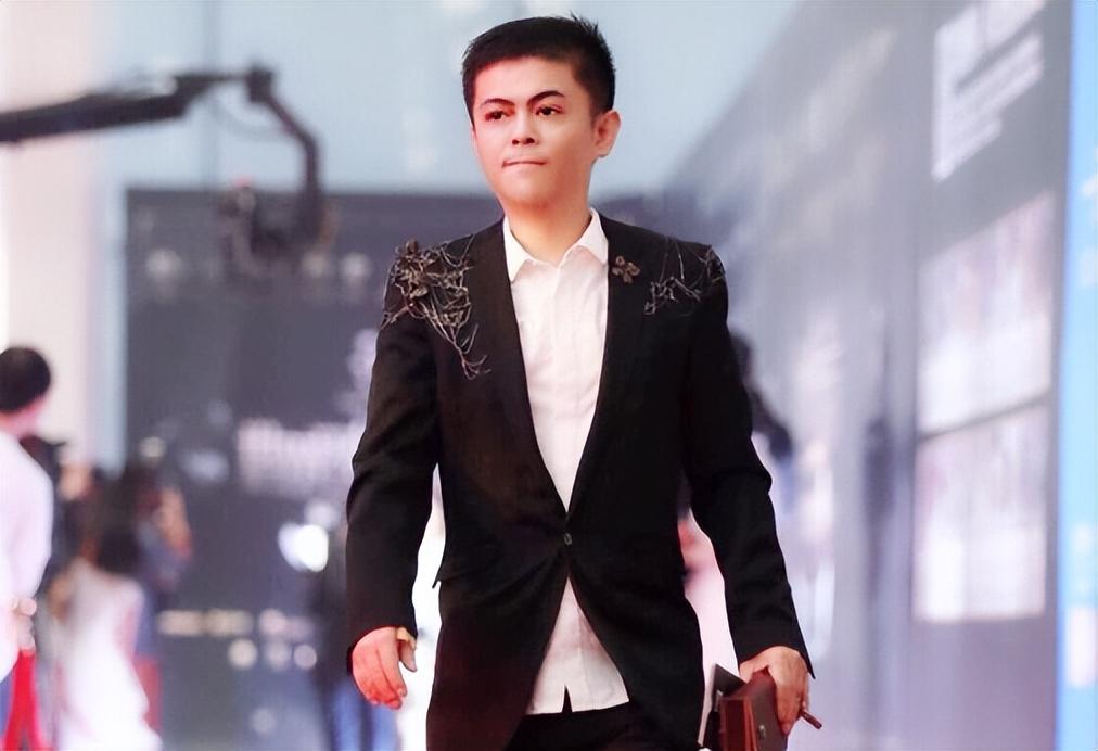 回顾童星方超:2岁成名,18岁时因长得太矮没学可上,47岁仍单身