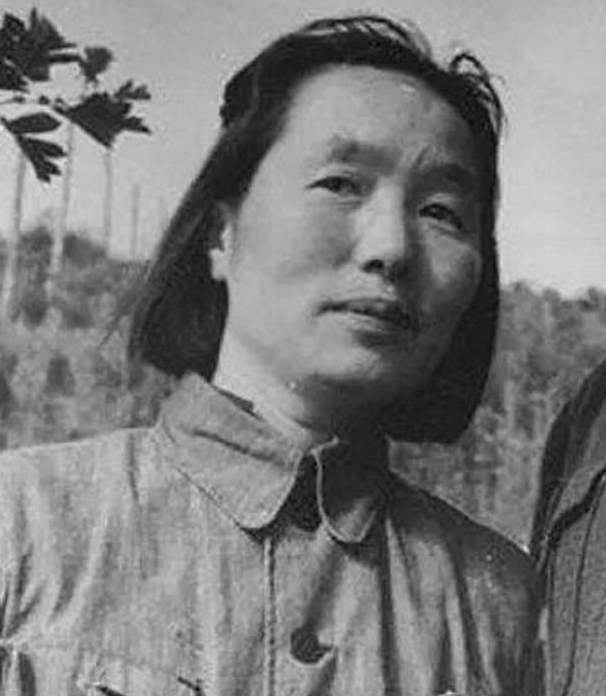 1929年初,红四军党内成立特支,张逸民是红四军第一路军党代表,骞先任