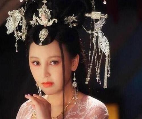 回顾岳丽娜:19岁早恋与穷小子私奔裸嫁,住6平米地下室连生三子