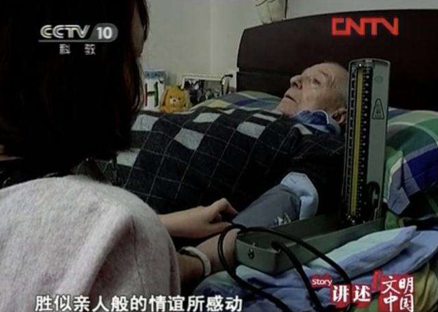 汉斯没有跟宋杨说,他不想让宋杨担心.可是后来汉斯的病越来越严重.