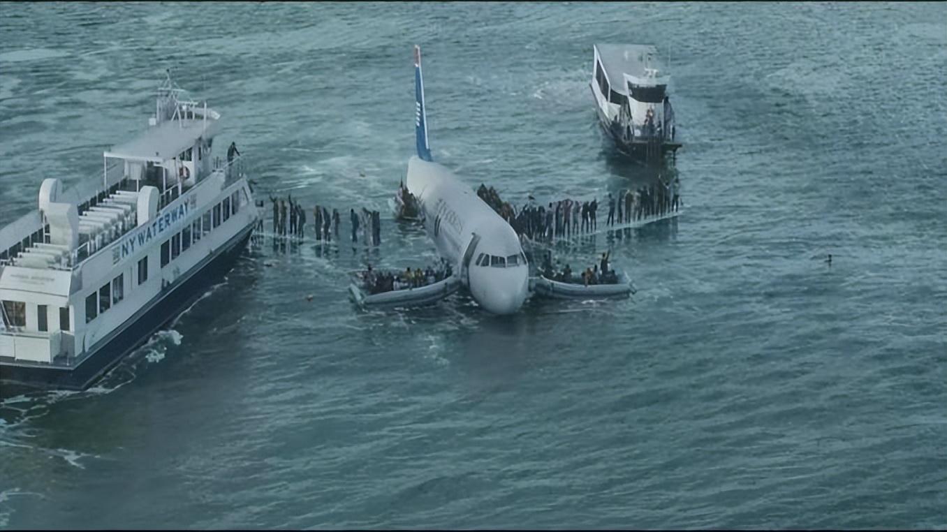 中的飞行事故是根据2009年1月15日真实发生的美国航空1549号班机事件