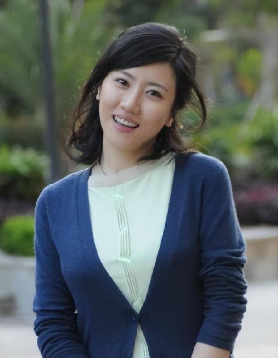 回顾美女王博谷:嫁小7岁演员巴图,婚后生两子,风光背后有辛酸