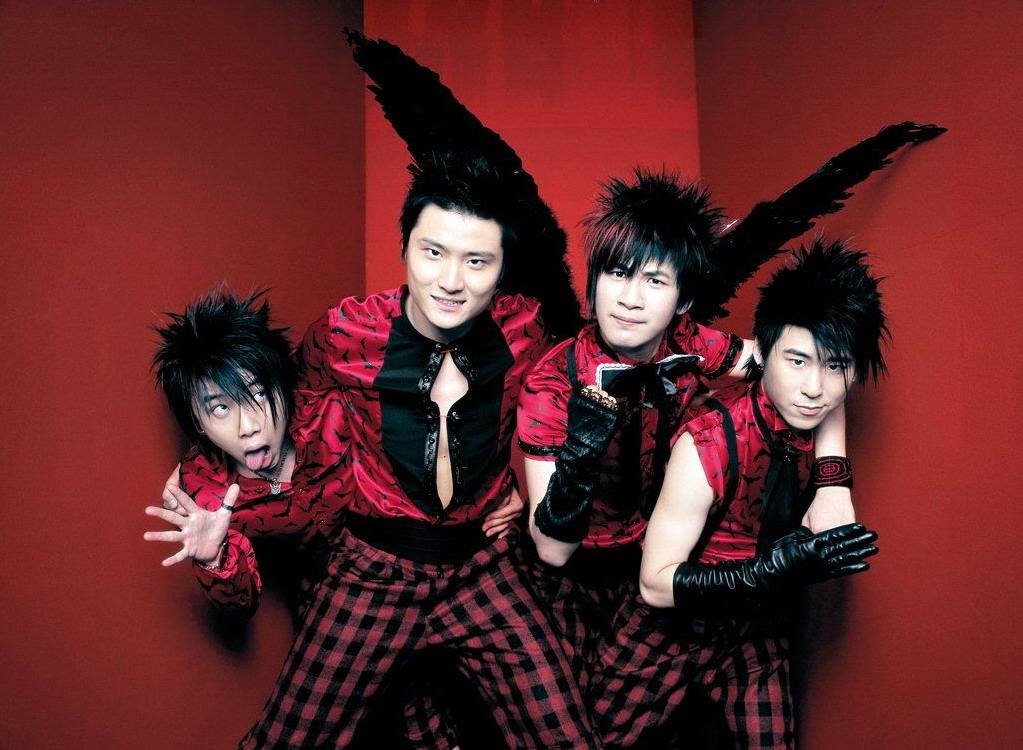 业界人士批评这首歌:"这tm根本就不是摇滚!